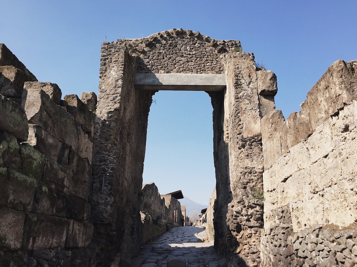 Visiting the Ruins of Pompeii Villa Di Martino